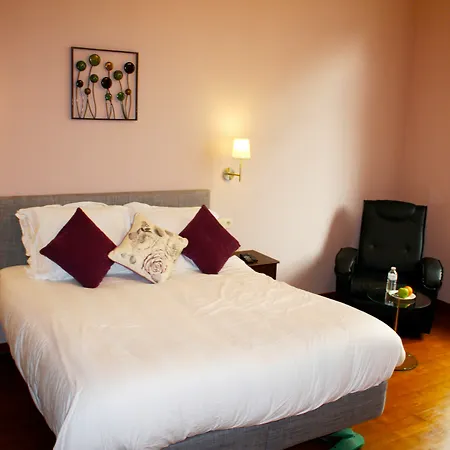 Eu Bed & Breakfast 2*